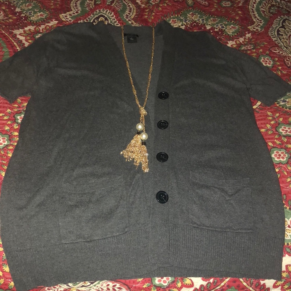 Ann Taylor grey short sleeve cardigan W/ pockets